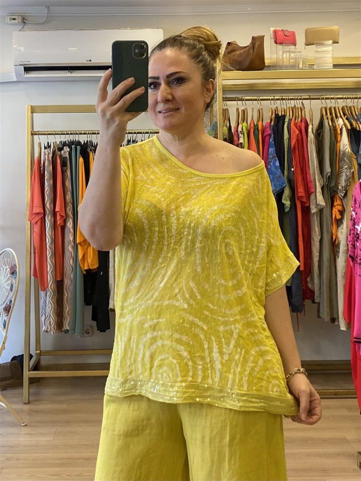 Pul detaylı şallı bluz sarı