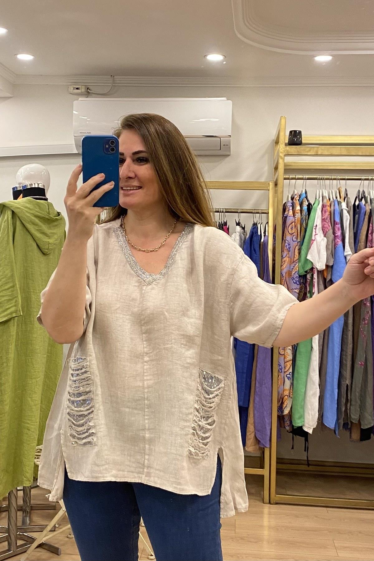Pul Ve Yaka Sim Şerit Detaylı V Yakalı Bluz Bej
