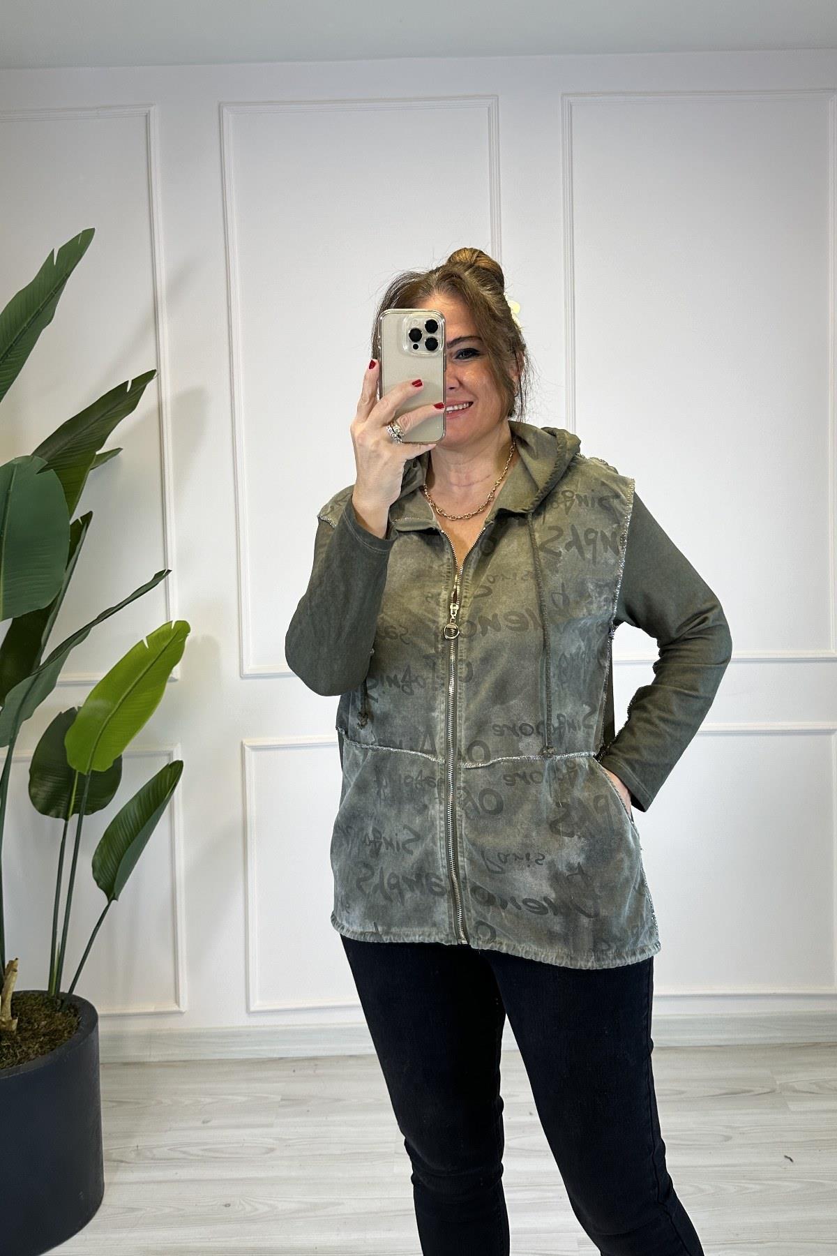 Sim Dikiş Detaylı Yazılı Ceket Yeşil