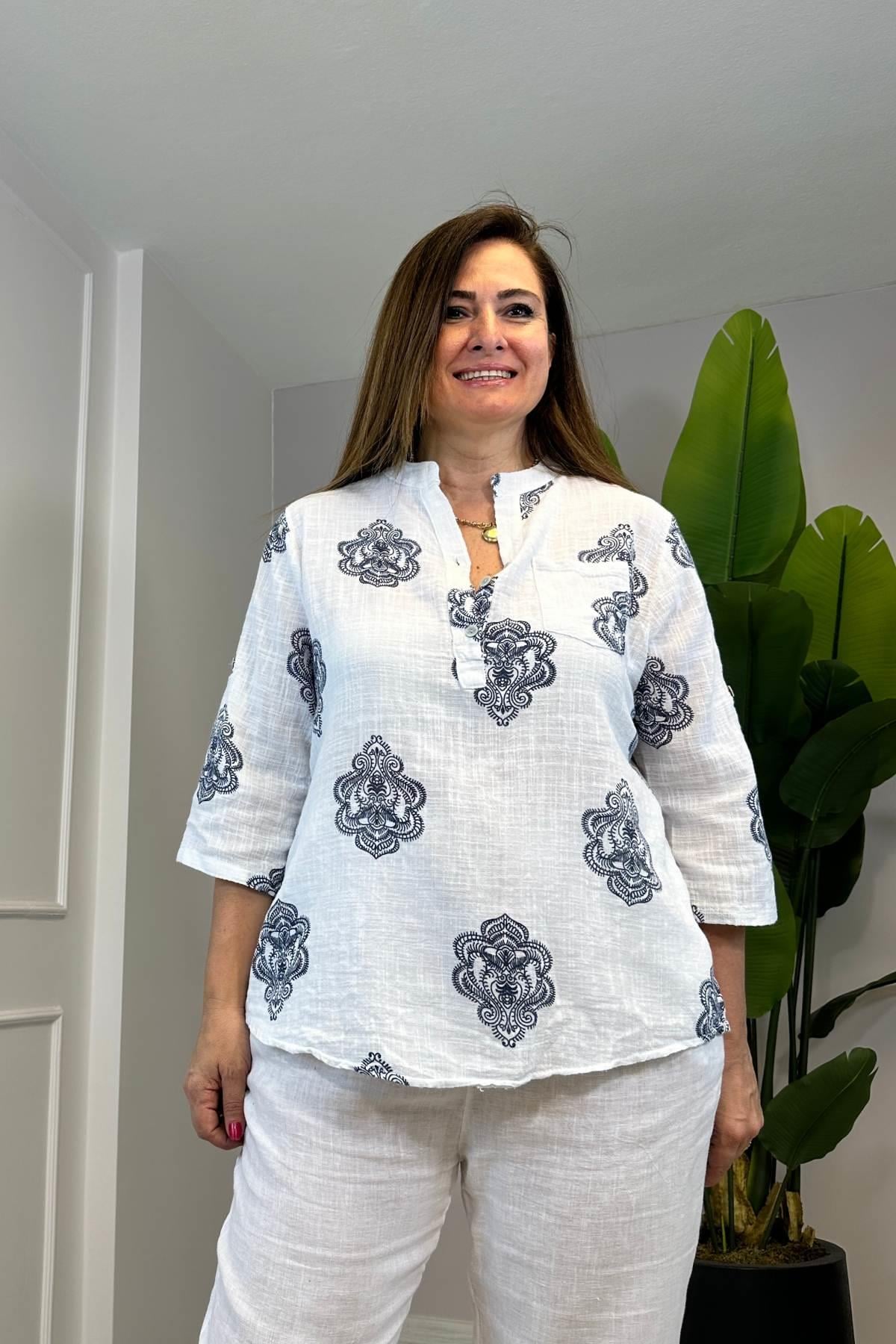 Üç Düğmeli Pamuklu Kumaş Desenli Gömlek Beyaz