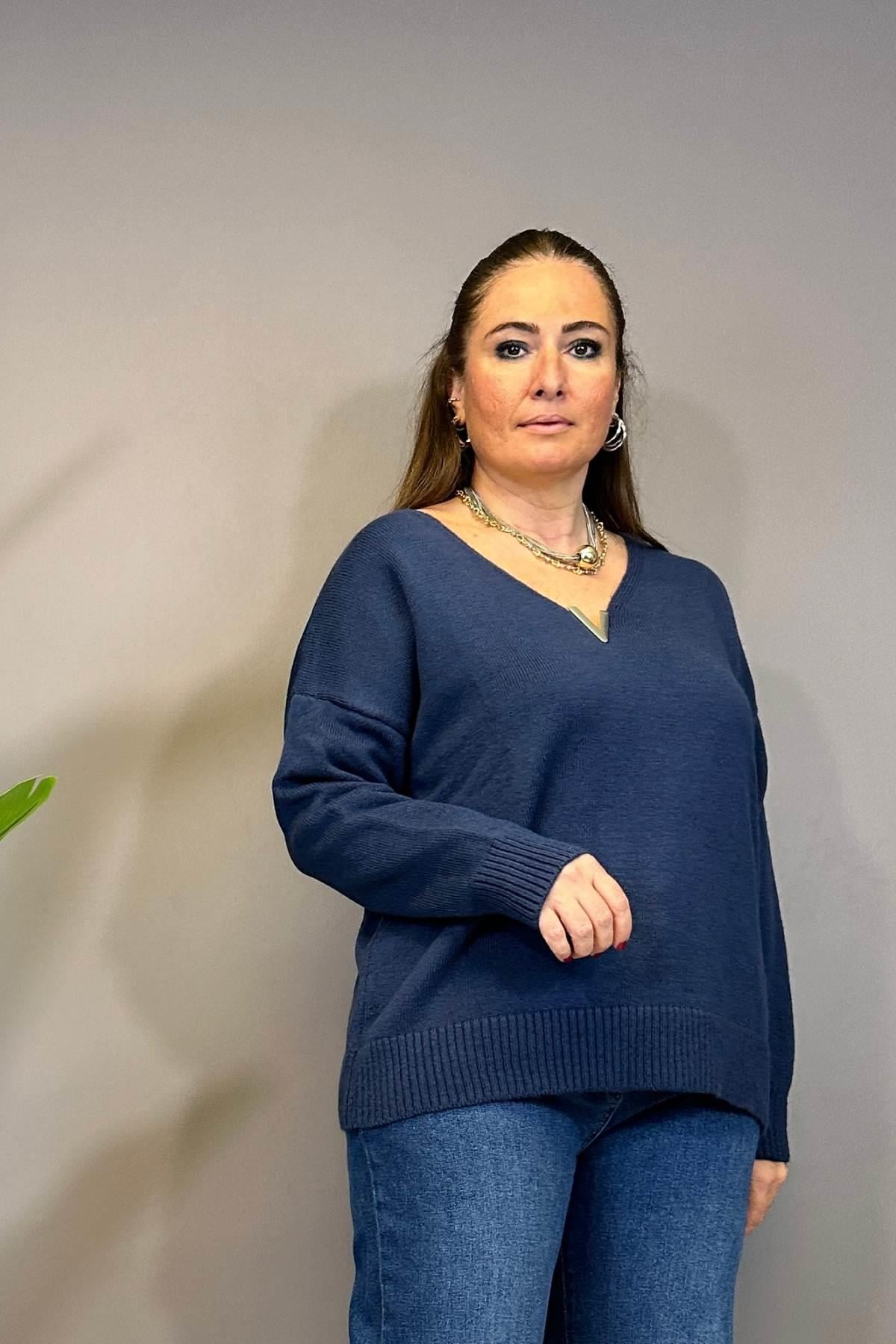 V Aksesuarlı Düz Kazak İndigo