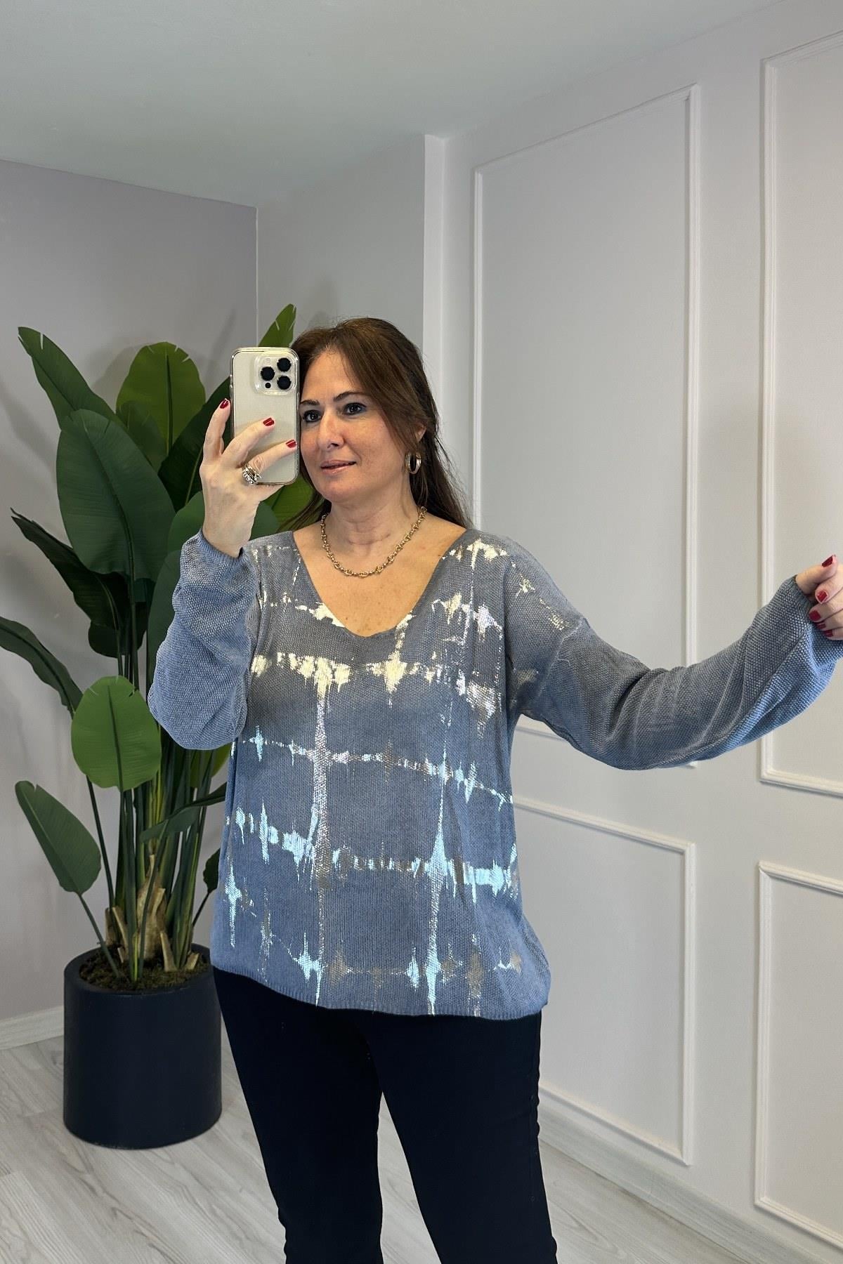 V Yakalı Parıltı Detaylı Triko Bluz Mavi