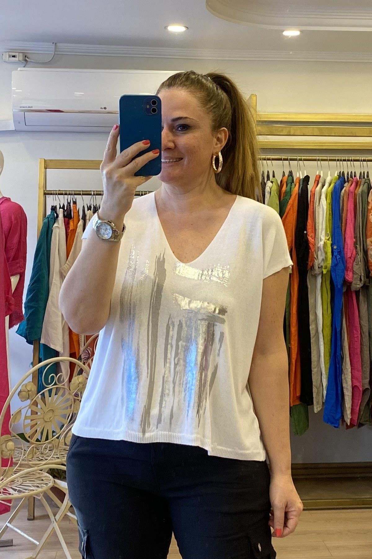 Varak Baskı Detaylı Triko Bluz Beyaz