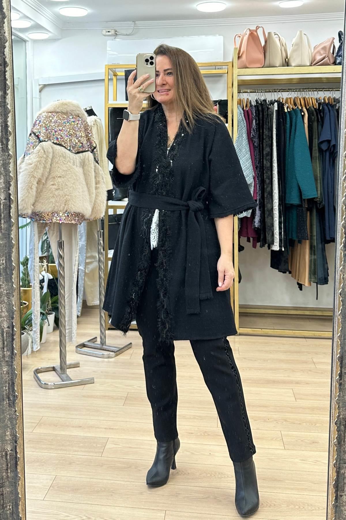 Yaka Tüy Detayli Kimono Siyah