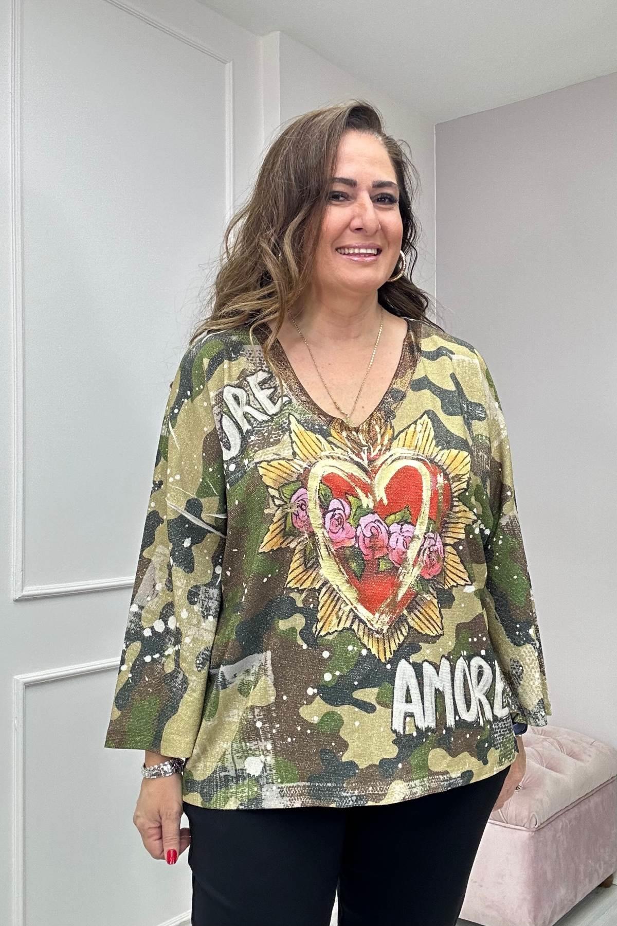 Yakası Simli Kalp ve Çiçek Desenli Bluz Yeşil