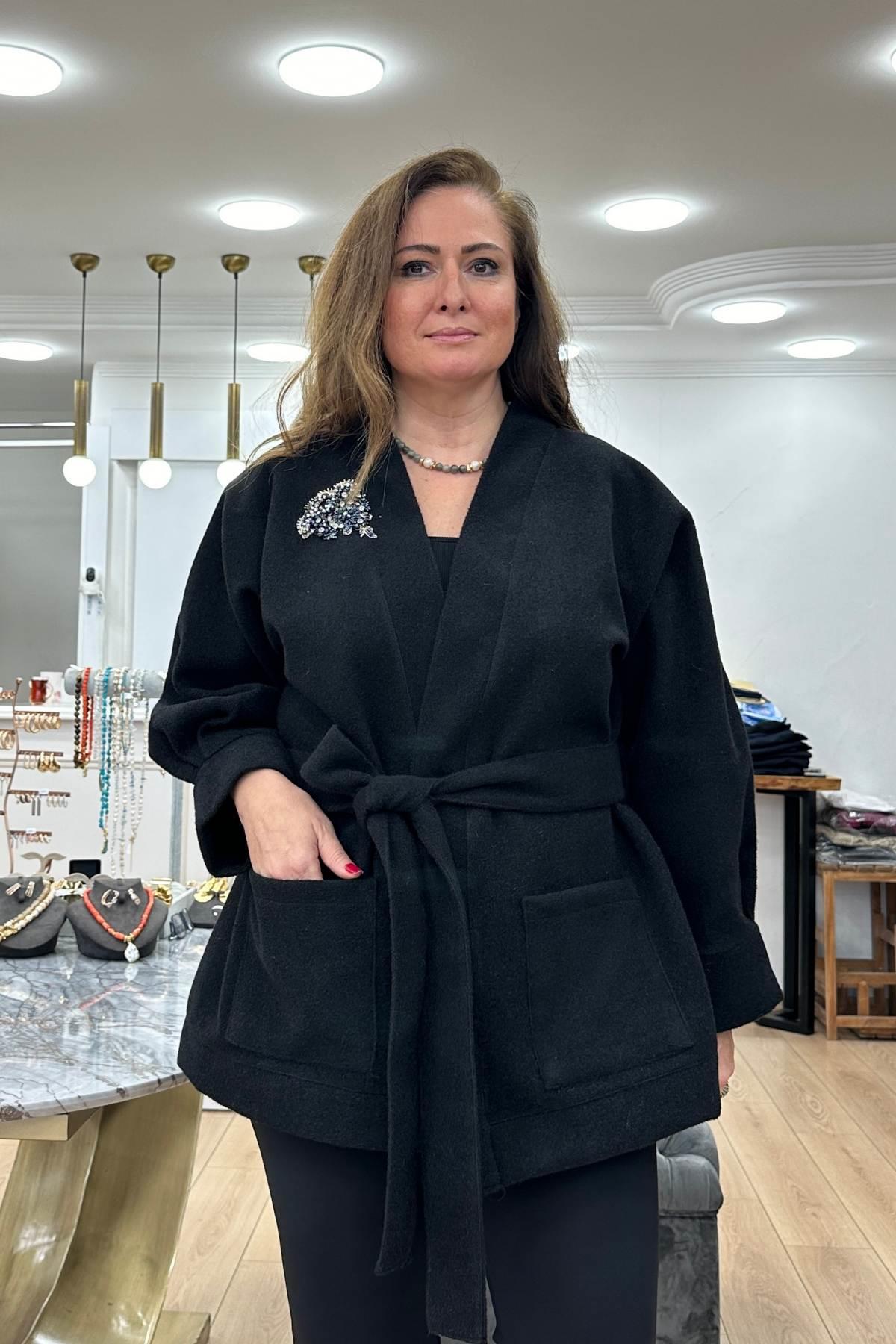 Yakası Taş Detaylı Kaşe Mont Siyah