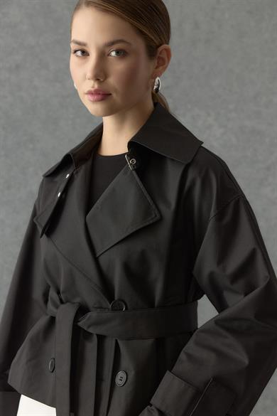 Yakası Kemerli Kısa Trenç Siyah