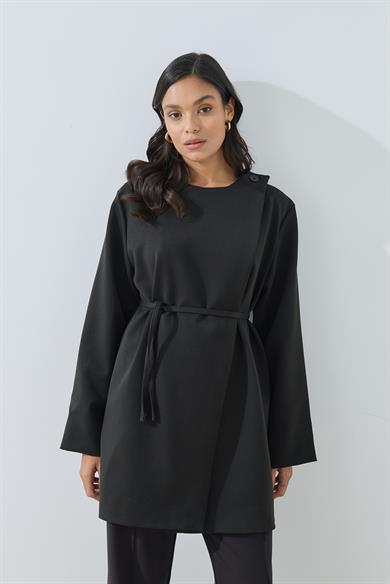 Asimetrik Kapamalı Siyah Ceket
