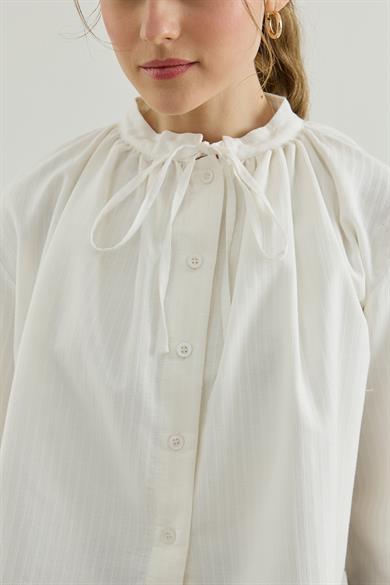 Biyeli Büzgülü Kısa Vual Gömlek Ekru