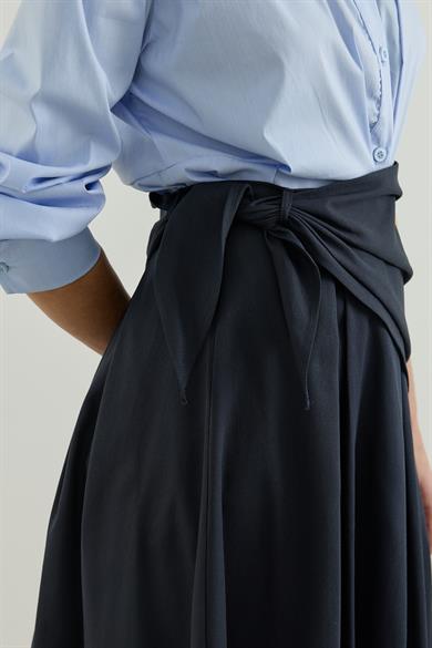 Seyyar Kumaş Kemerli Pileli Etek Lacivert