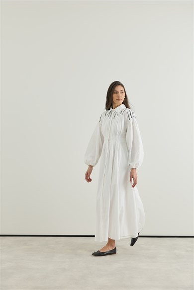 Omuz Nakışlı Keten Elbise Ekru