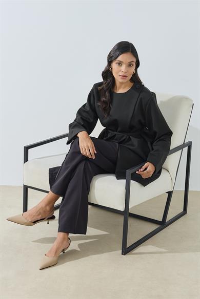 Asimetrik Kapamalı Siyah Ceket