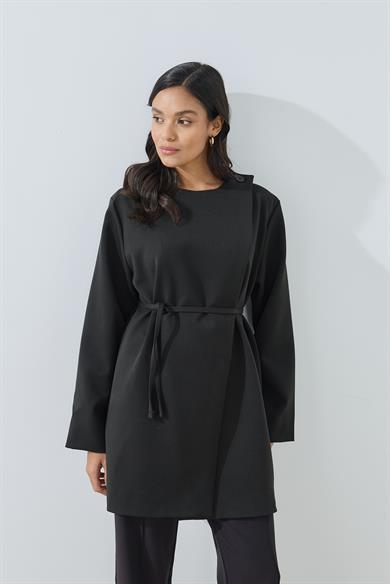 Asimetrik Kapamalı Siyah Ceket