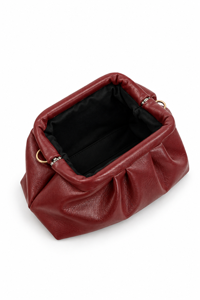 Deri Büzgü Detaylı Pouch Omuz Çantası