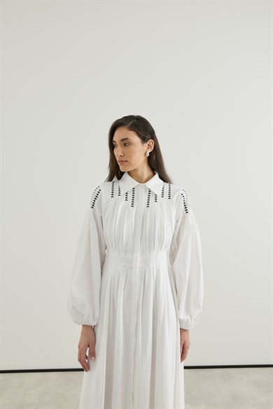 Omuz Nakışlı Keten Elbise Ekru