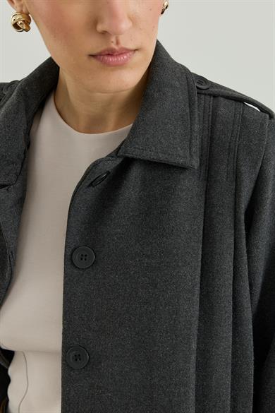 Pile Detaylı Kısa kaşe Ceket Füme 