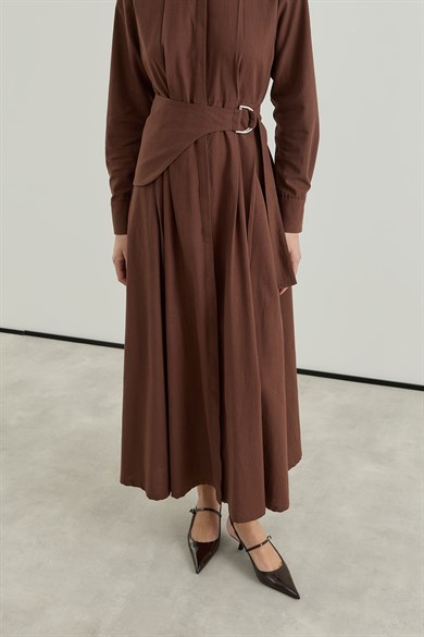 D tokalı Büyük Kemerli Keten Elbise Kahverengi