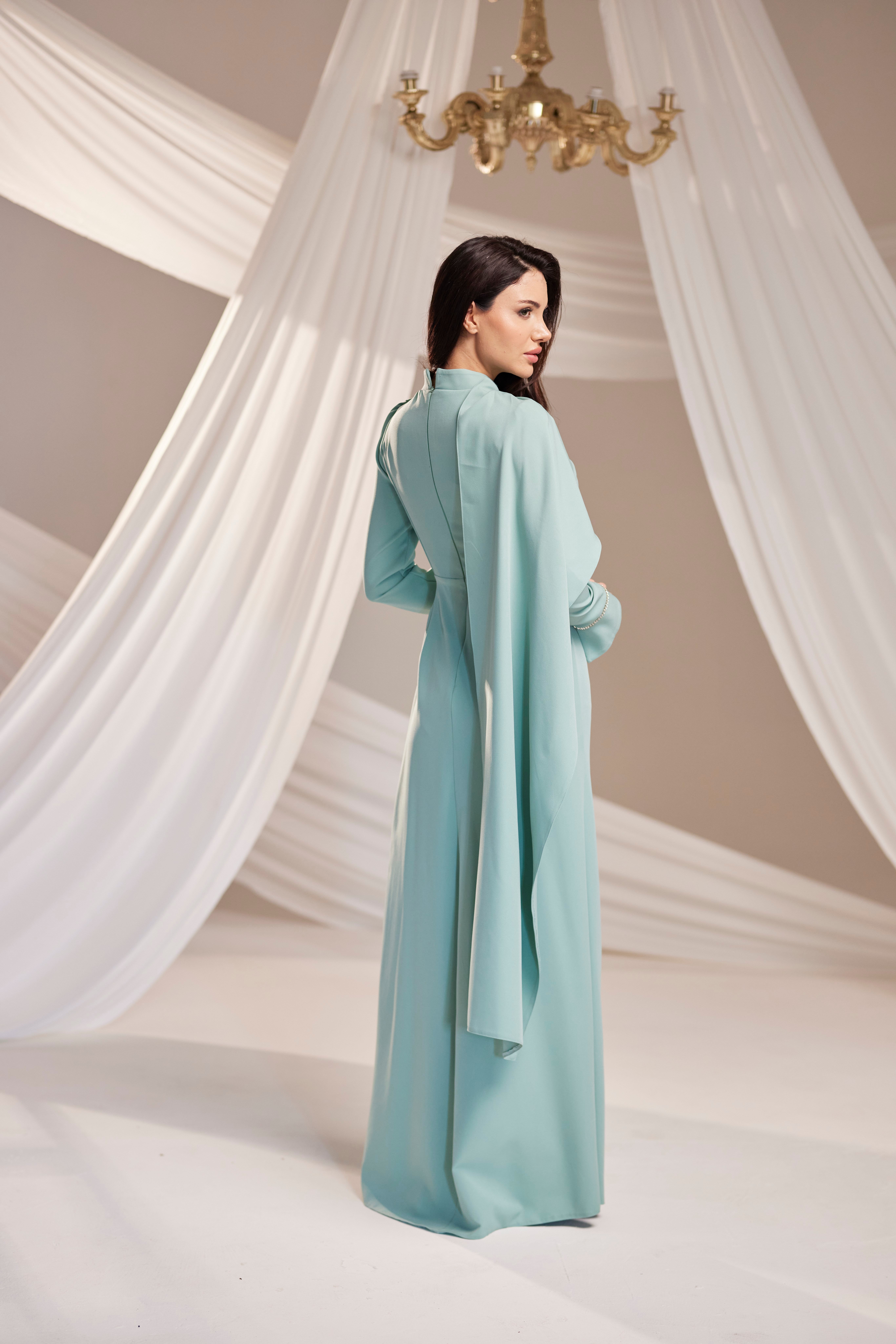 Elara Abiye Mint
