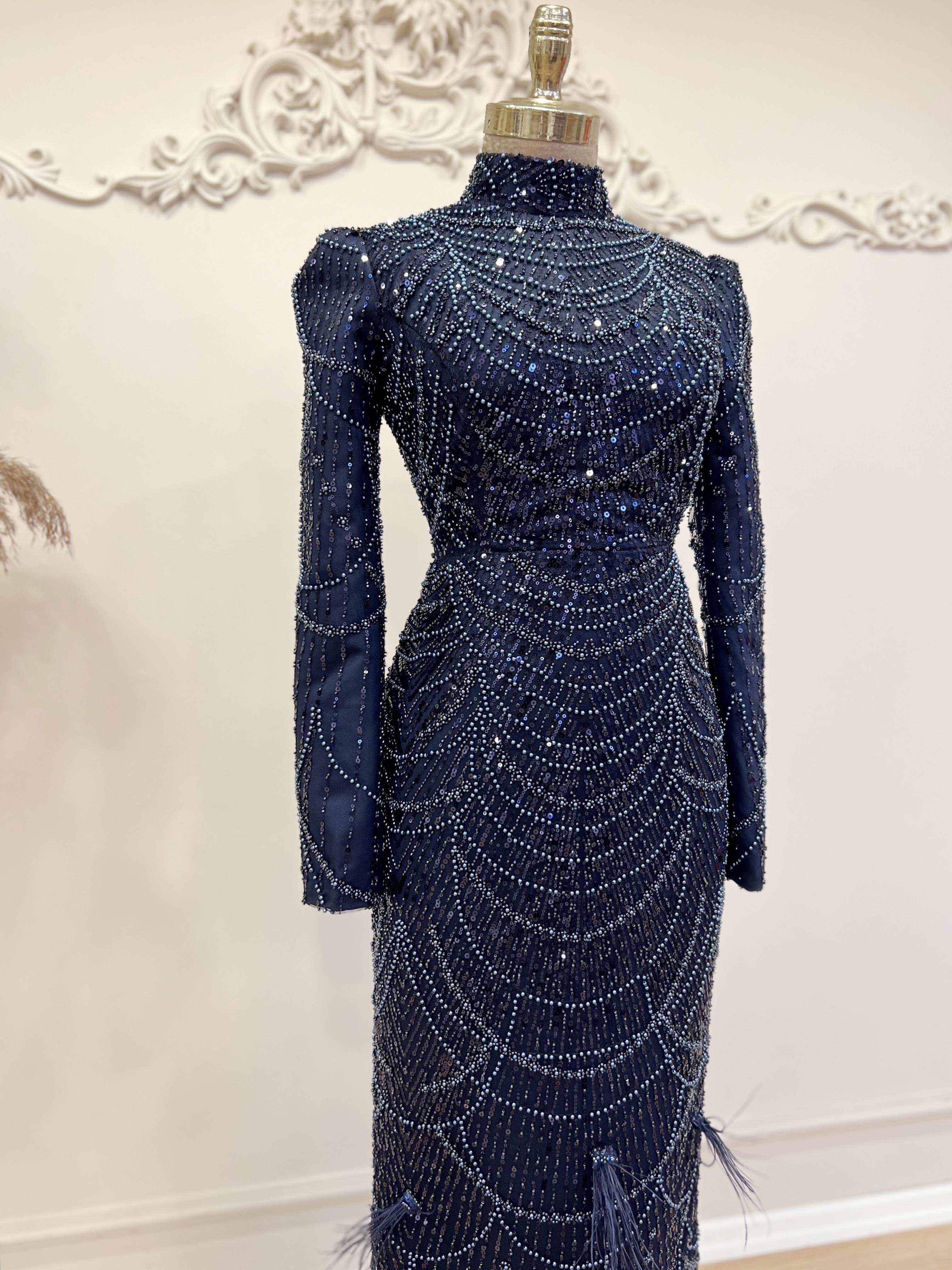 Selena Abiye Lacivert