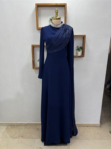 Julia Abiye Lacivert