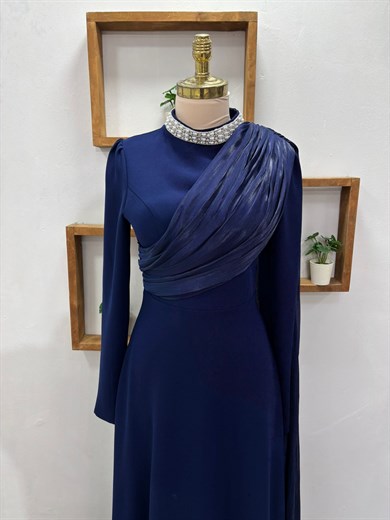 Julia Abiye Lacivert