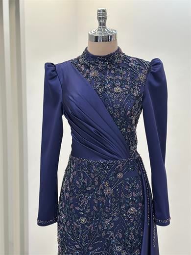 Regina Abiye Lacivert