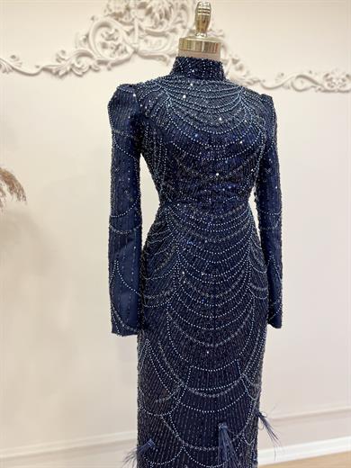 Selena Abiye Lacivert