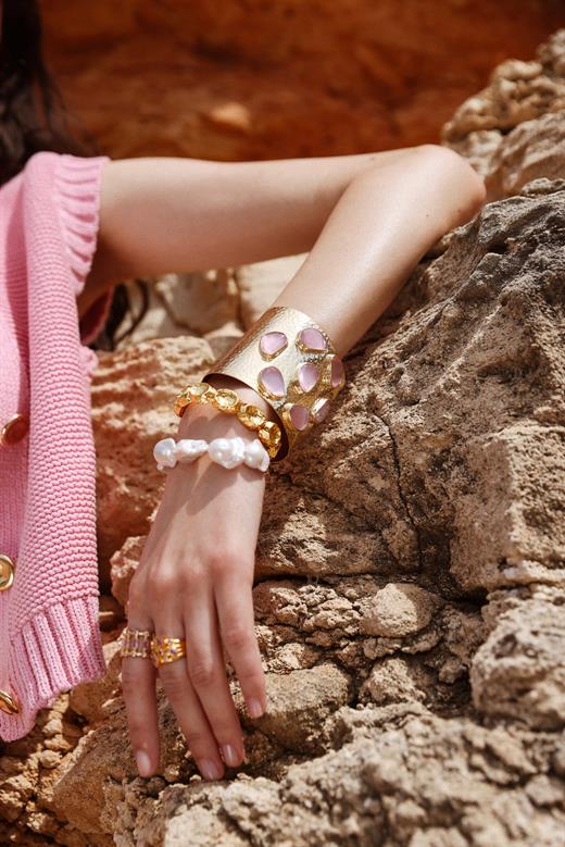 Gaia Cuﬀ Rose