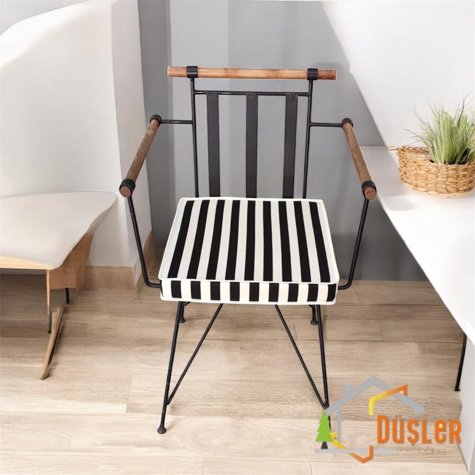 40x40 Siyah Beyaz Çizgili Su ve Leke İtici Fermuarlı Bağcıklı Beyaz Biyeli Sandalye Minderi 5 cm