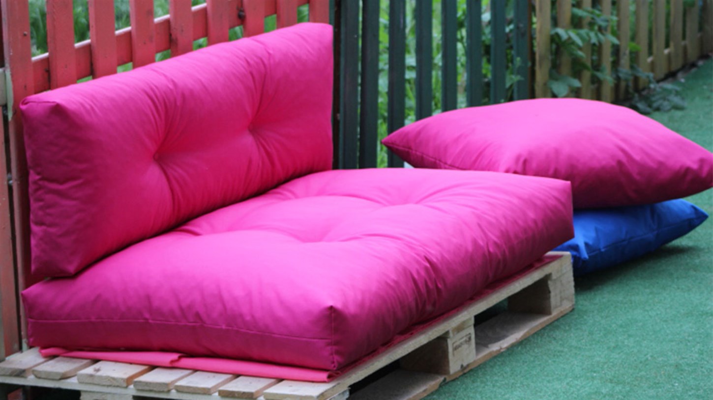 Palet Minderi Dolgulu Pembe