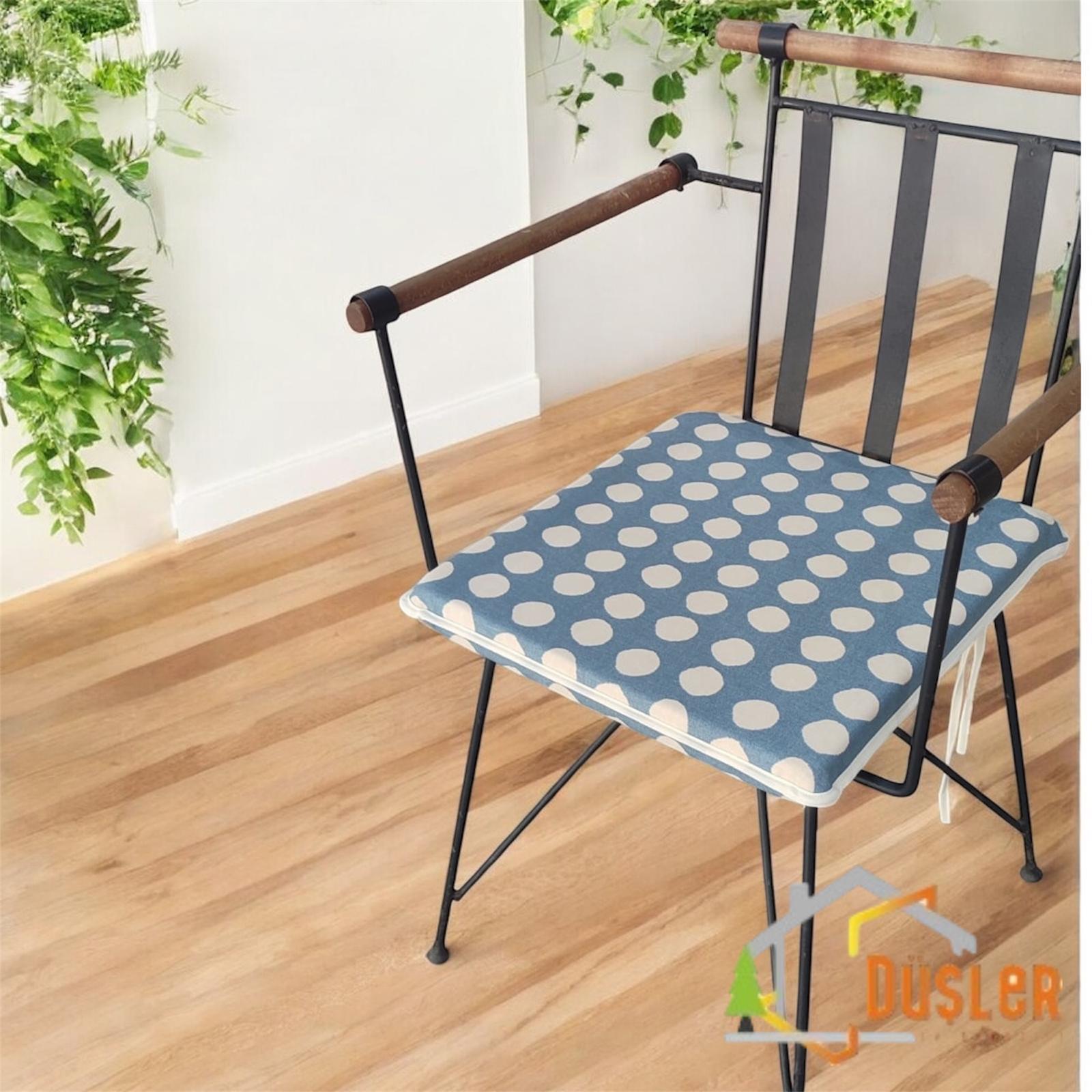 40x40 Krem Puantiyeli Mavi Su ve Leke İtici Fermuarlı Bağcıklı Krem Biyeli Sandalye Minderi 4 cm