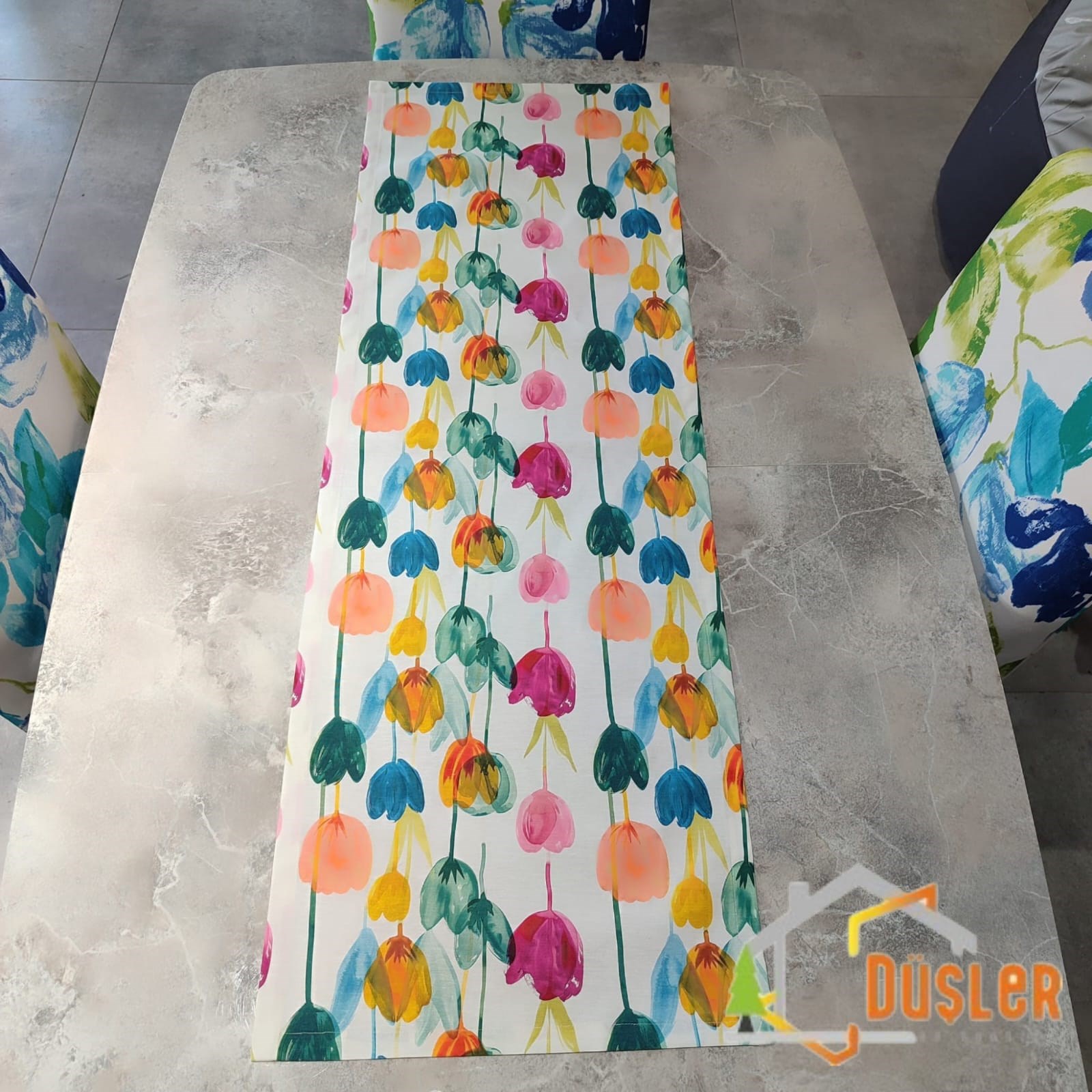 Düşler Ev Tekstili 40x120 Rengarenk Lale Desenli Su ve Leke İtici Duck Kumaş Yemek Masası Örtüsü Dikdörtgen Runner 