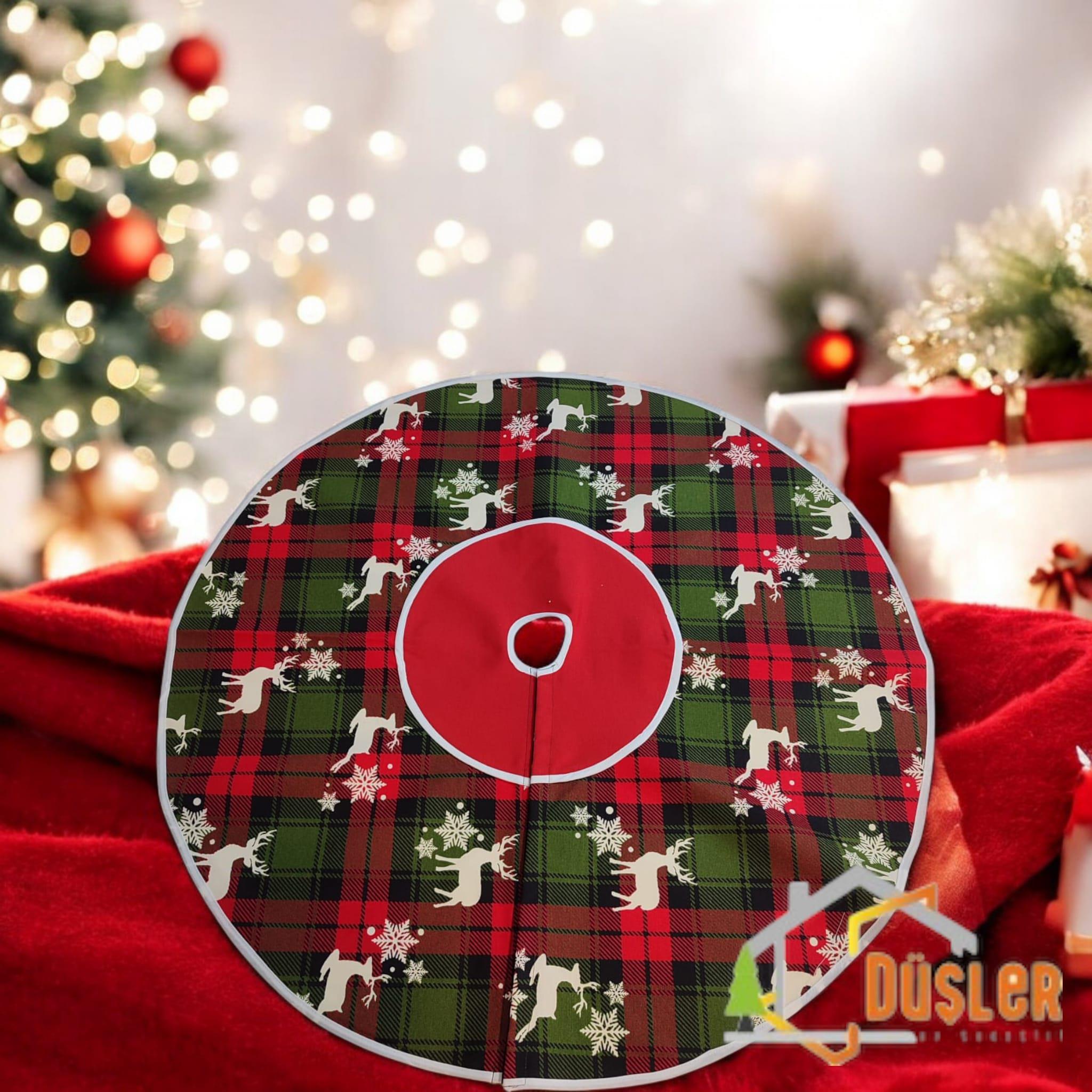 Kırmızı Yeşil Geyikli Yılbaşı Ayak Halısı, Yılbaşı Ağacı Altı Örtüsü, Yeniyıl Çam Ağacı Eteği Yıkanabilir Cırtlı