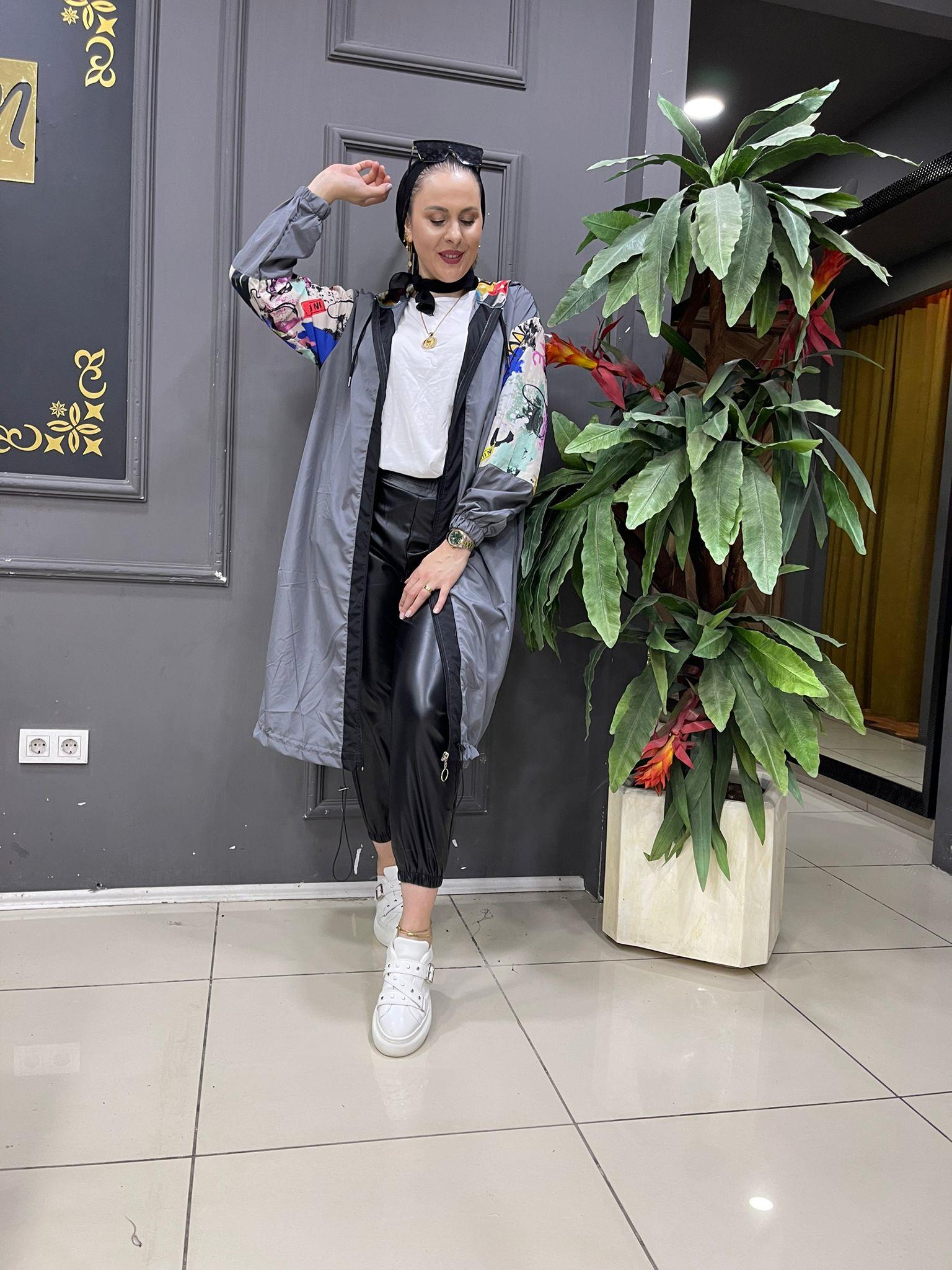 Desenli yağmurluk Gri