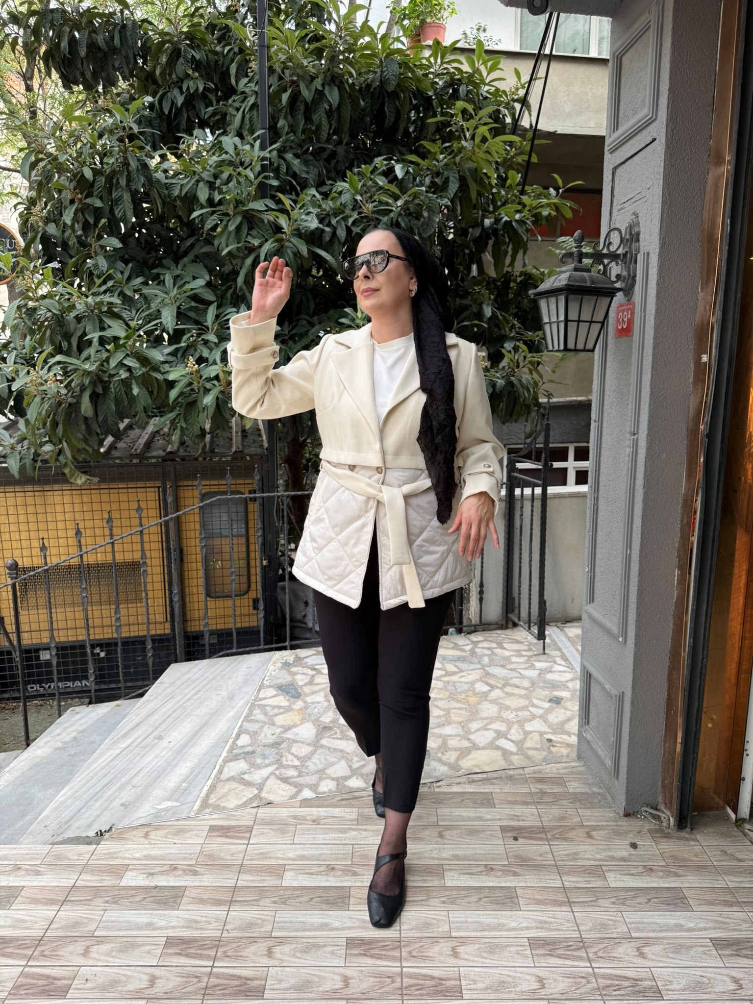Kısa Kaşe Mont Ekru