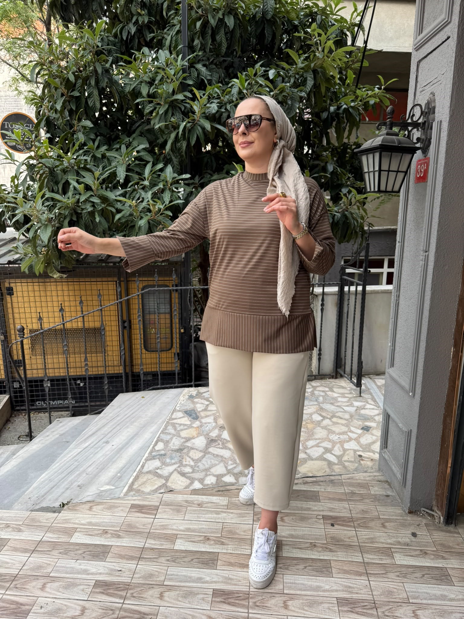 Yırtmaçlı Çizgili Sweat Vizon