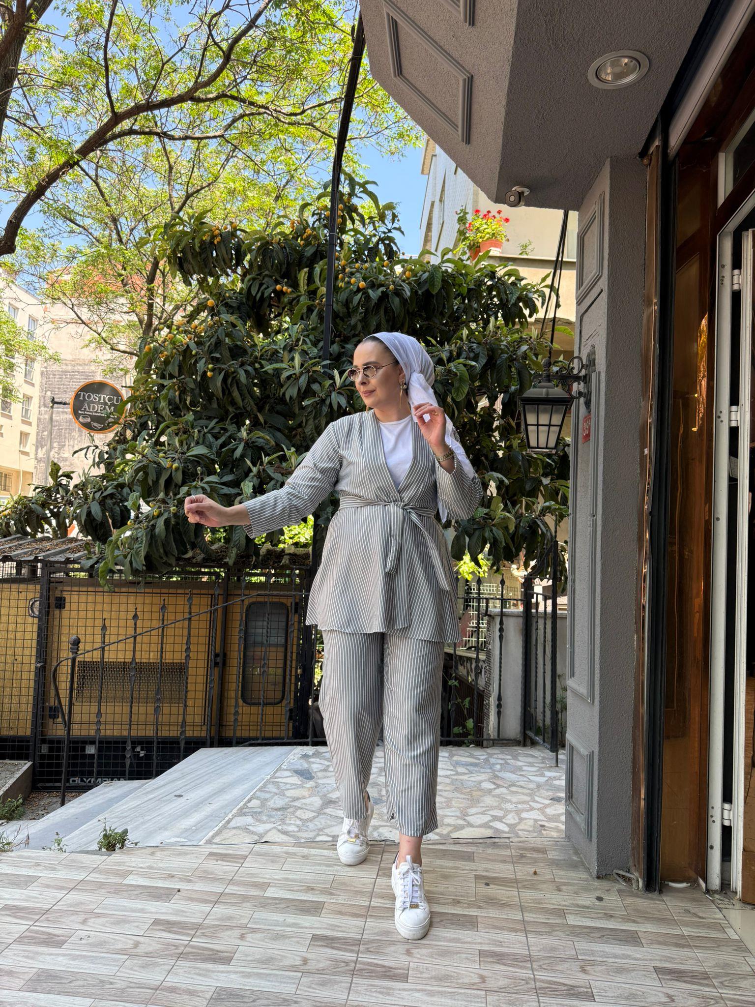 AyRobin Çizgili Takım Siyah
