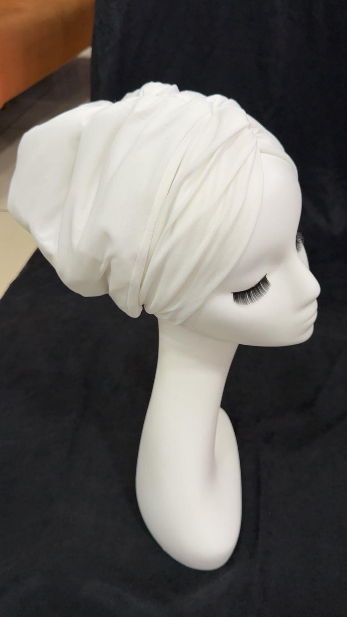 Dolgulu Düğüm Bone Beyaz