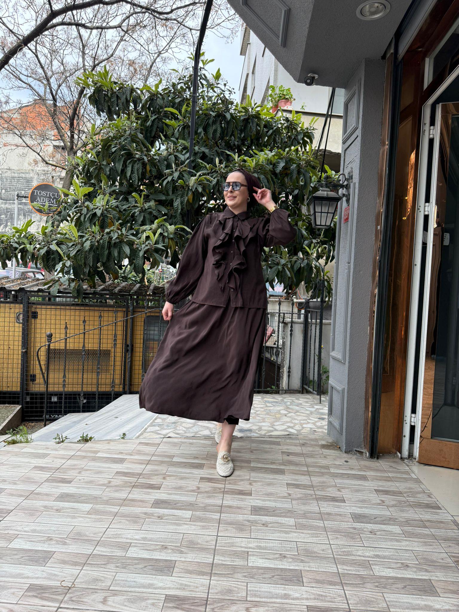 Fır Fır Detaylı Etekli Takım Kahve