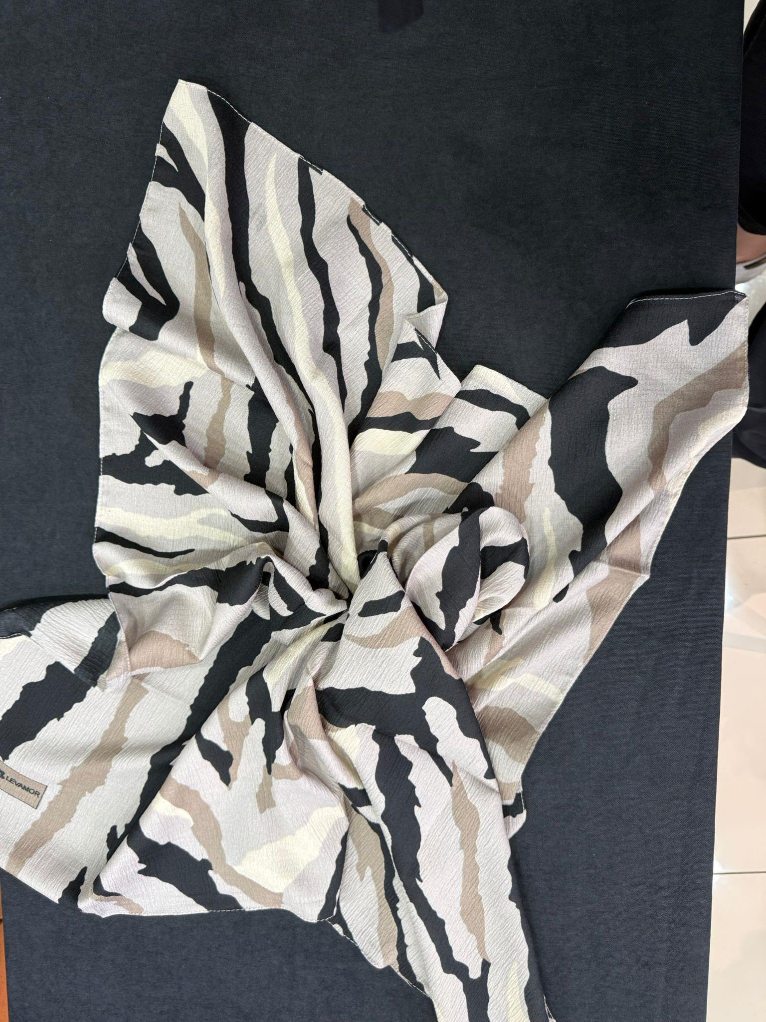 Vizon Siyah Desen Başörtü