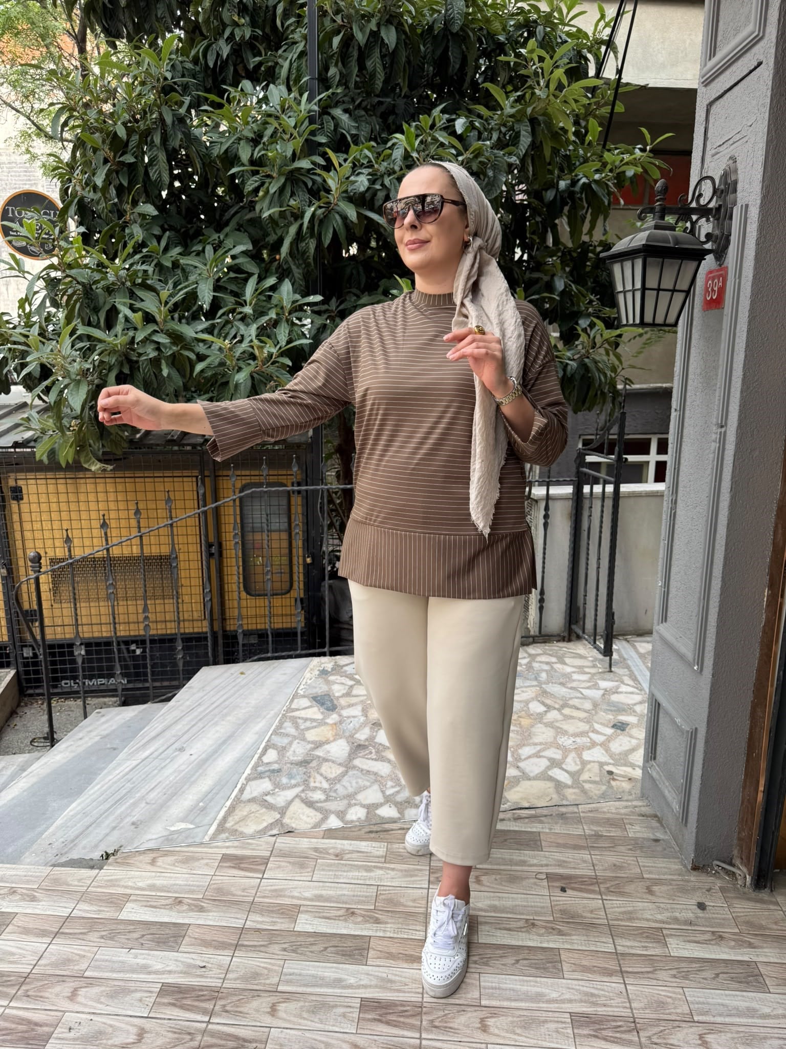 Yırtmaçlı Çizgili Sweat Vizon