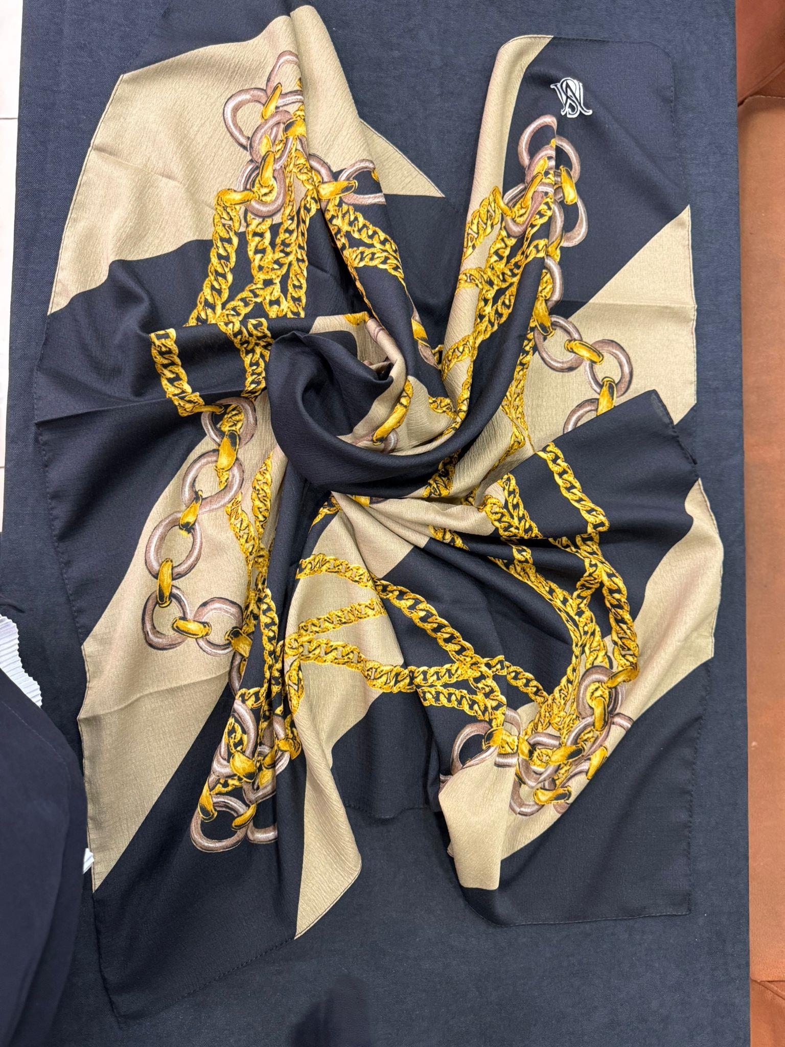 Zincir Detay Siyah Bej Başörtü