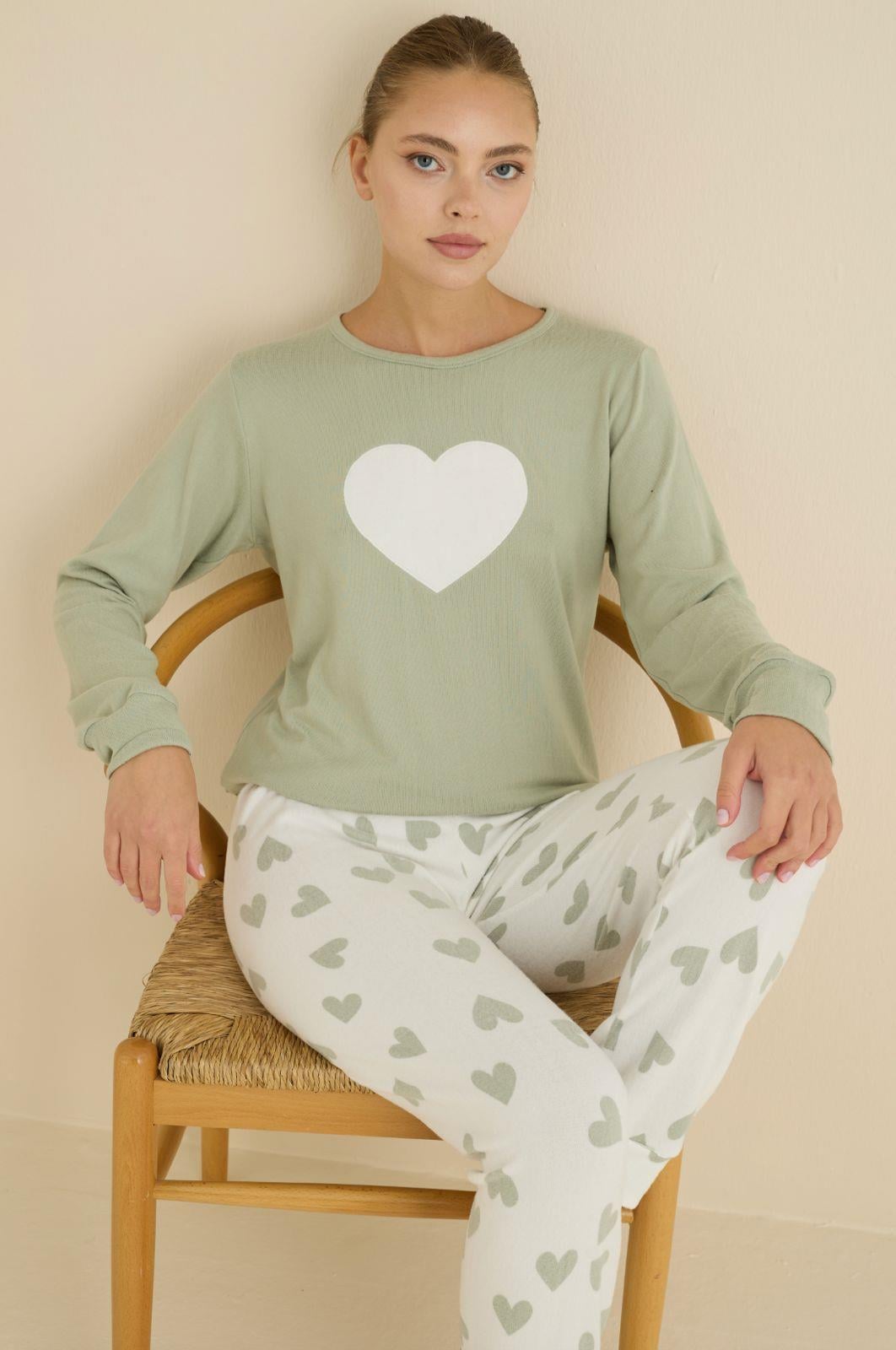 Kadın Termal Pijama Takımı Kalp Desenli – Yumuşak ve Rahat