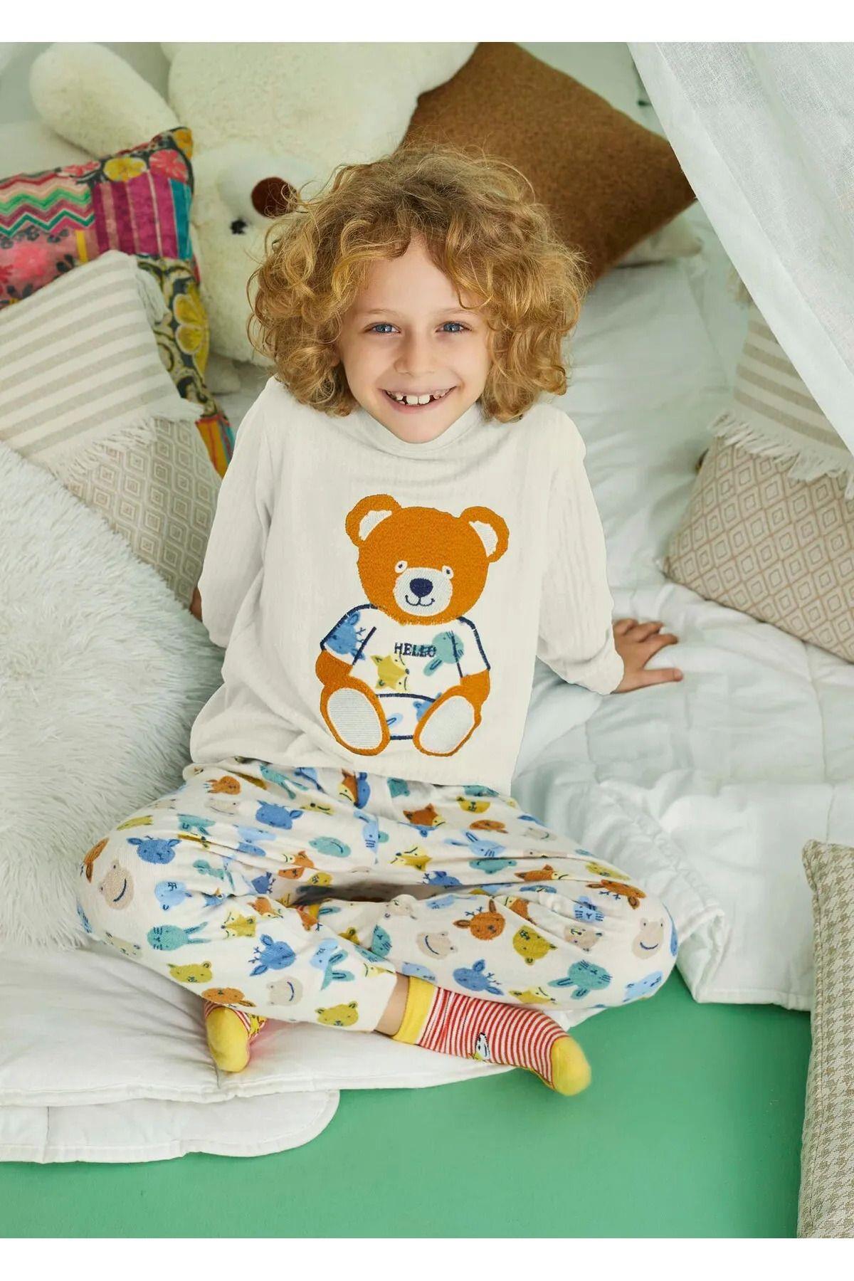 Çocuk Beyaz Ayıcık Desenli Termal Pijama Takımı – Sıcacık ve Sevimli Kışlık Set