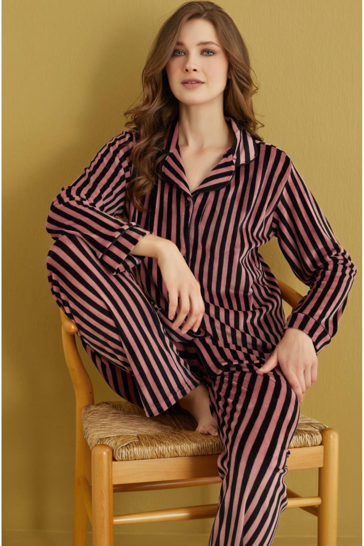 Kadife Çizgili Pijama Takımı - Vişne Çürüğü ve Siyah Şıklığı