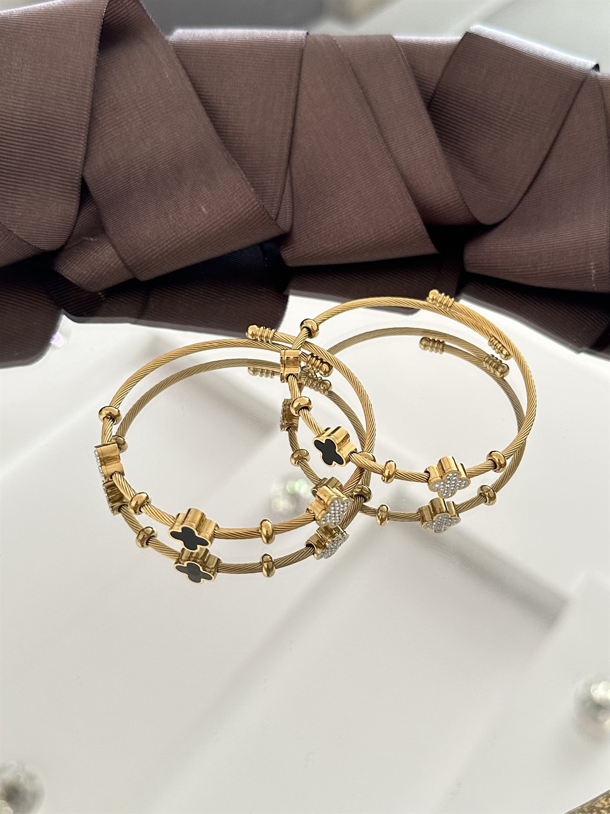 Marka Model Hasır Yonca Kelepçe Bileklik