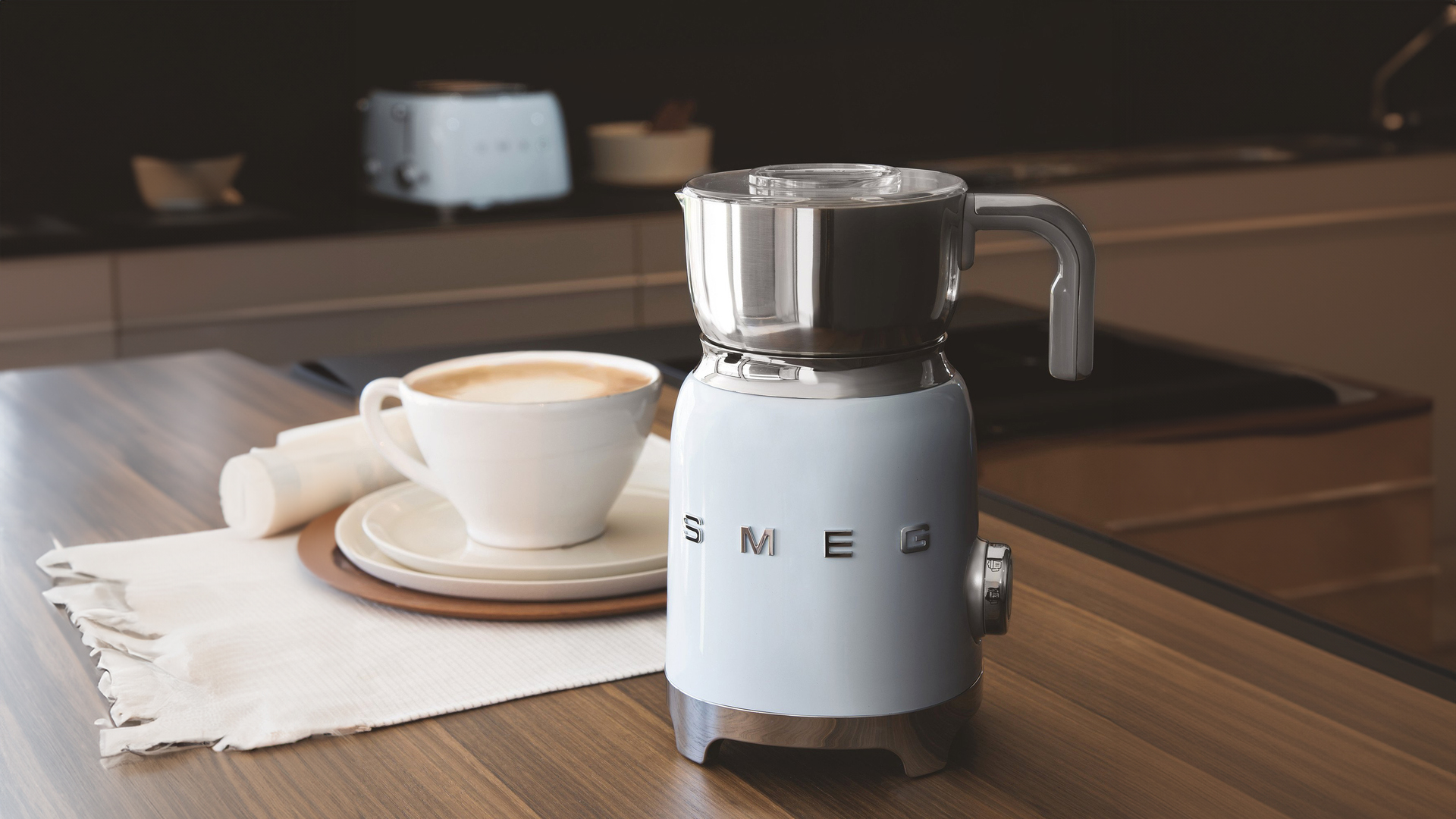 Smeg Süt Köpürtücü İle Evde Mükemmel Kahveler Yapın