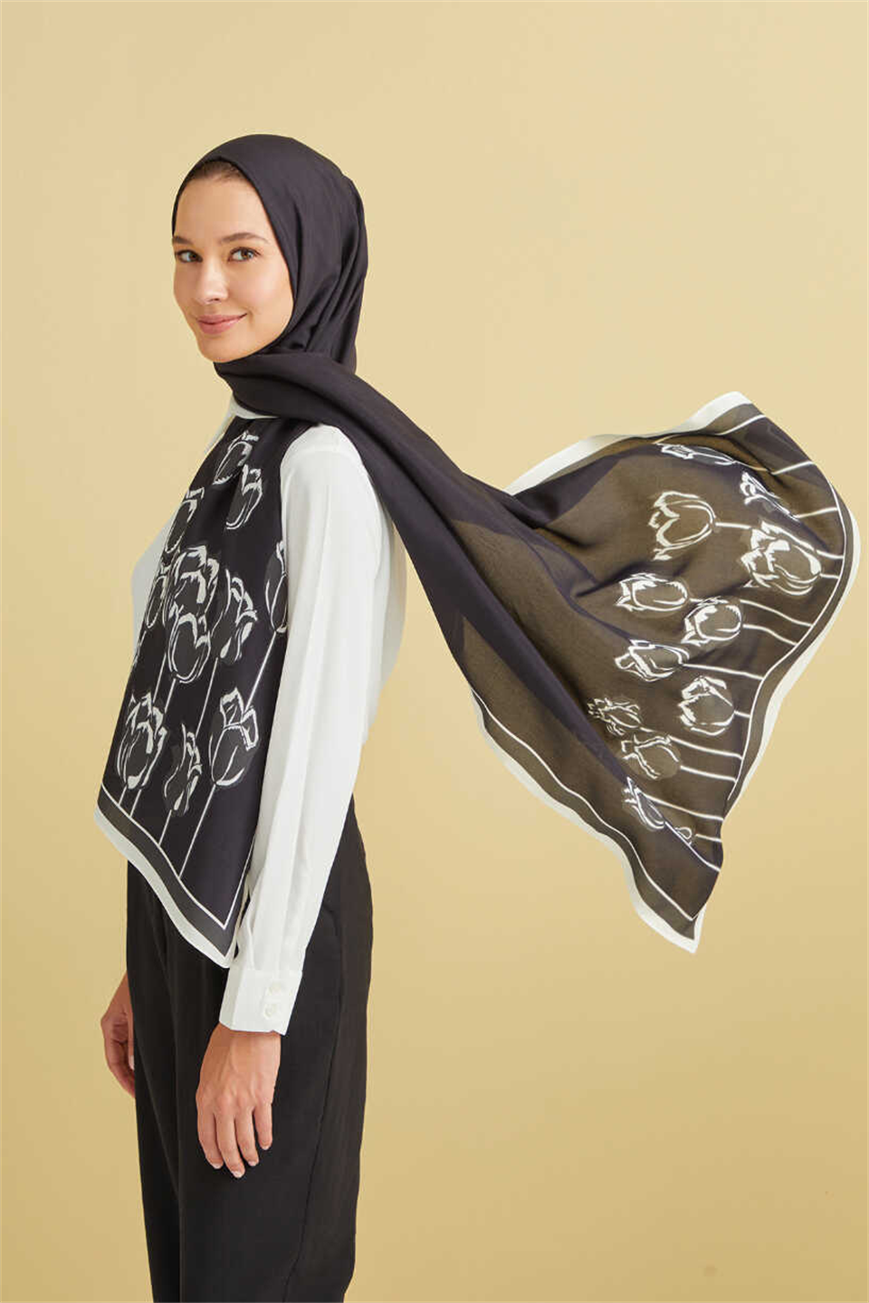 İmannoor Boğazın Laleleri Siyah Floş Viskon Şal 70x200