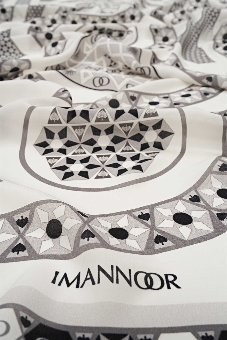 İmannoor Labirent Beyaz Krep İpek Şal 80x210