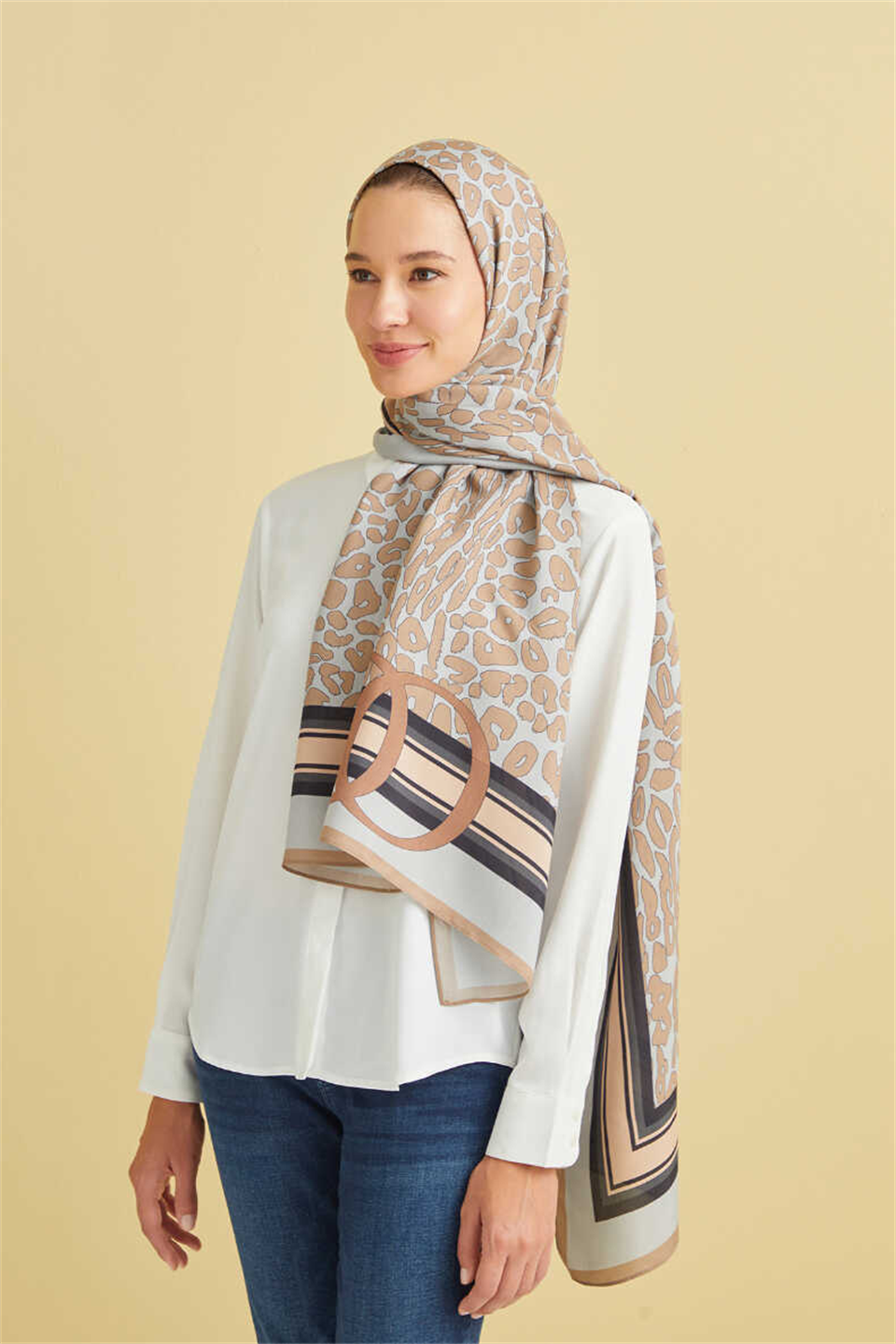 İmannoor Noor Logo Gri Leopar Floş Viskon Şal 70x200